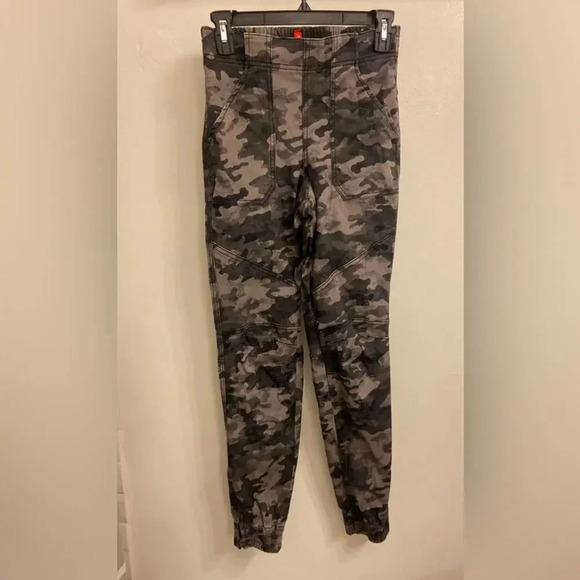Spanx Stretch Mid Rise Twill Joggers Black Wash Camo Size Extra Small - Picture 5 of 10